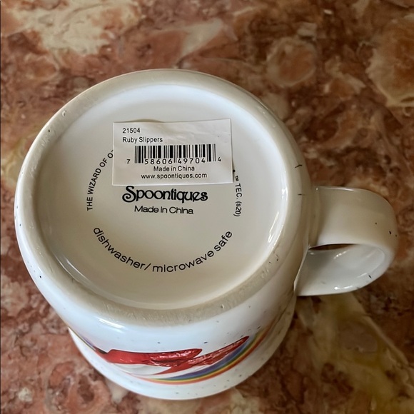 Ruby Slipper Mug - Dorothy and The Wizard of Oz. - Picture 4 of 6